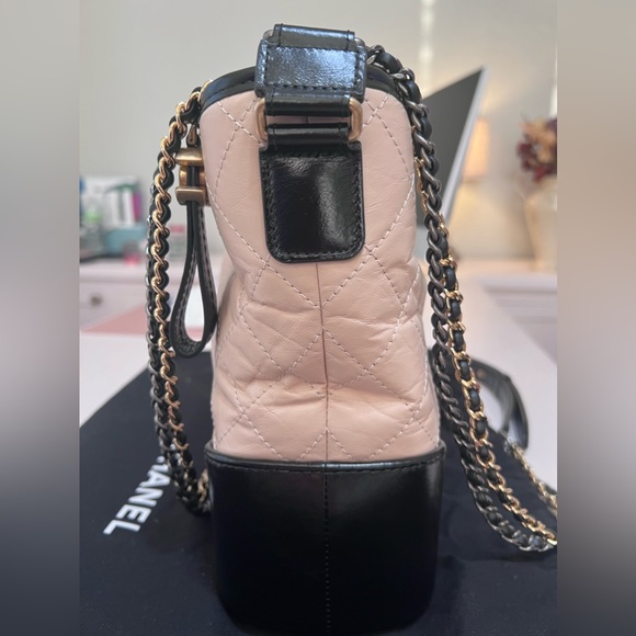 CHANEL 💯 Authentic medium two-toned Gabrielle Hobo - Picture 5 of 16